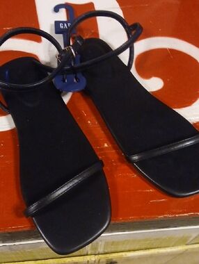 GAP Black Minimalist Ankle-Strap Sandals